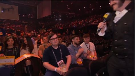 ATF sister in the crowd : r/DotA2 .